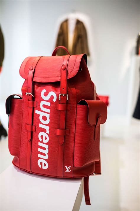 supreme coat louis vuitton|louis vuitton x supreme cartera.